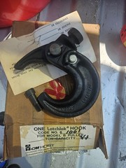 ONE LATCHLOK HOOK CODE NO 61001 3/4 TON CM HOIST COLUMBUS MCKINNON CORP 61001