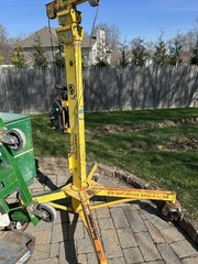 Sumner R-100/R-150 15-Ft Roust-A-Bout Material Lift with 1000 Pound Load