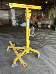 Sumner R-100/R-150 15-Ft Roust-A-Bout Material Lift with 1000 Pound Load