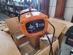 HITACHI/JET 1-TON ELECTRIC CHAIN HOIST, 20′ LIFT, TYPE 1BSH1, 115/230 V, 1 PHASE