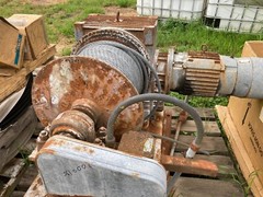 WINCH FOR MOVING BARGES/RAILCARS OR LOG TRUCK TRAILER LOADER WITH BRAKING