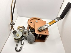 Dutton Lanson 1100 Lb Winch Lift Hoist DL1100 Lb Winch Come-Along With Hooks