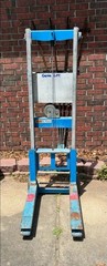 Genie Manual Material Lift DLB600A 500 lbs Capacity Hoist Crane