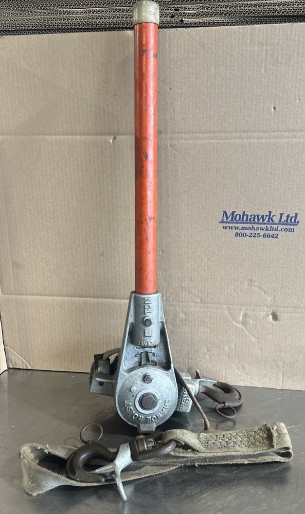 Chance Hoist 1 Ton Hot Stick Ratcheting Strap Hoist. ID 70. Missing Hand Wheel