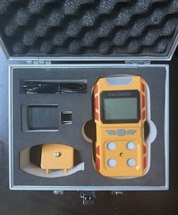 COMBUSTIBLE GAS LEAK DETECTOR; PORTABLE 4-1 GAS DECTECTOR RECHARGEABLE