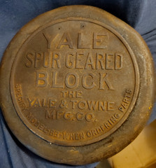 M ANTIQUE INDUSTRIAL IRON YALE HOIST COVER
