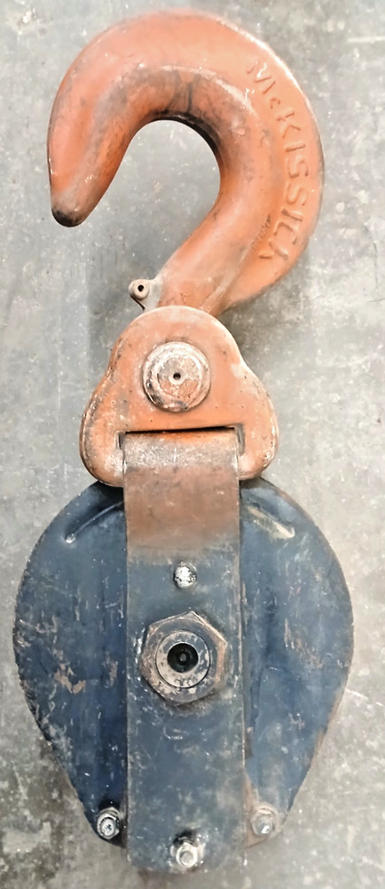 MCKISSICK 10″ SNATCH BLOCK W/HOOK D5BJ 15 TON CAPACITY WIRE ROPE SIZE 5/8″-3/4″