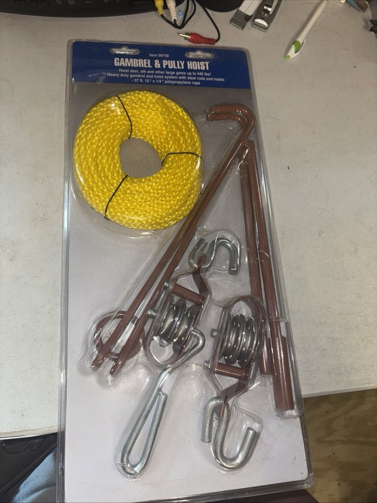 Rugged Gear 440 lb Gambrel and Pulley Hoist New In Original Packaging