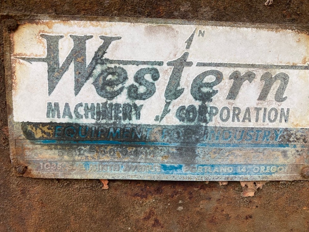 WINCH FOR MOVING BARGES/RAILCARS OR LOG TRUCK TRAILER LOADER WITH BRAKING